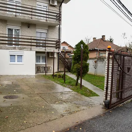 L & S Banjica Apartmán *