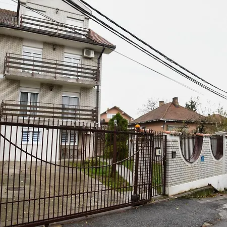 L & S Banjica Apartmán *