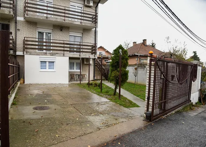 L & S Banjica Apartmán *